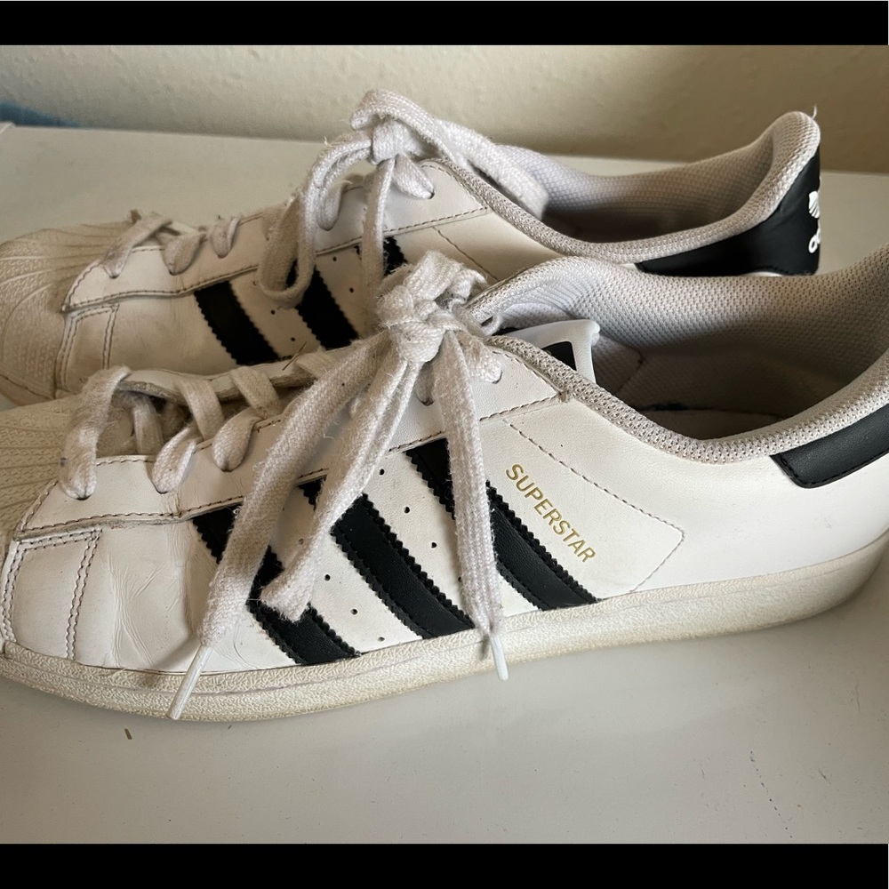 Men’s size 12 Adidas tennis shoes EUC
